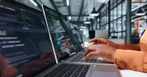 Software Developer Carefully Writes Clean Code On Laptop Using Online Tools. Foto stock