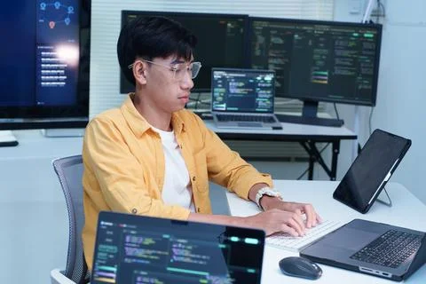 Software Developer Coding at Multi Monitor Workstation Fotos Stock
