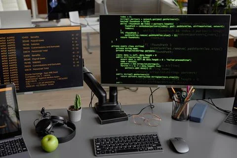 Software Developer Desk Setup in IT Company Office Foto stock