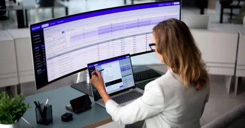 Software Developer Focused On Tracking Bug Reports On Ultrawide Curved Monito Fotos Stock