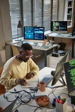 Software Developer Making Calculations 스톡 사진