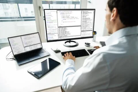 Software Developer Programmer Working On Computer 스톡 사진
