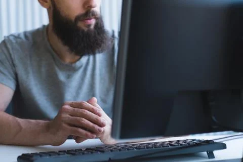 Software developer programmer workplace code Stockfoto's