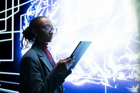 Software developer sees autonomous AI agent writing complex code on digital wall Foto stock