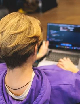 Software developer students in auditorium hall working on computer and lapt.. Foto stock