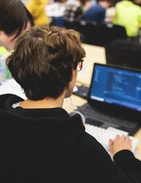 Software developer students in auditorium hall working on computer and lapt.. 스톡 사진
