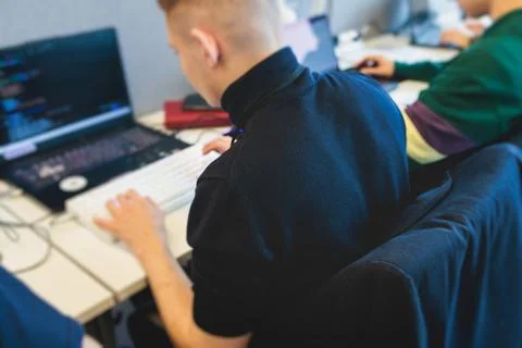 Software developer students in auditorium hall working on computer and lapt.. Foto stock