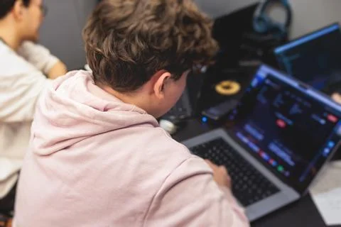 Software developer students in auditorium hall working on computer and lapt.. 스톡 사진