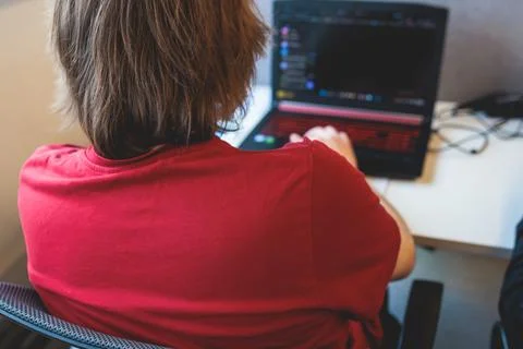 Software developer students in auditorium hall working on computer and lapt.. 스톡 사진