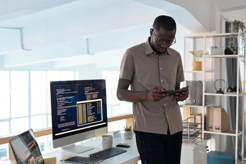 Software Developer Testing New App 库存照片