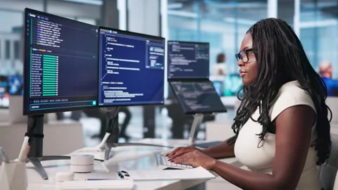 Software Developer Working On Cloud-based Coding Project 库存影片 344711844