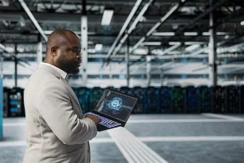 Software developer working in data center, doing AI training Foto stock
