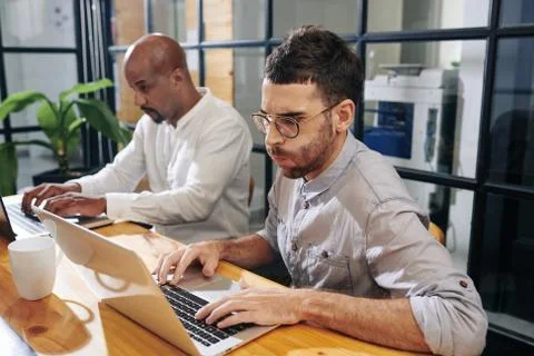 Software developer working on difficult task Foto stock