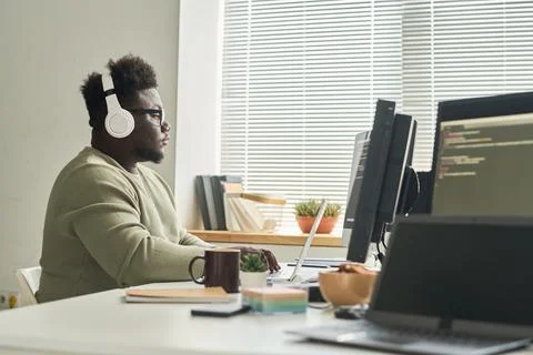 Software developer working at modern office Foto stock