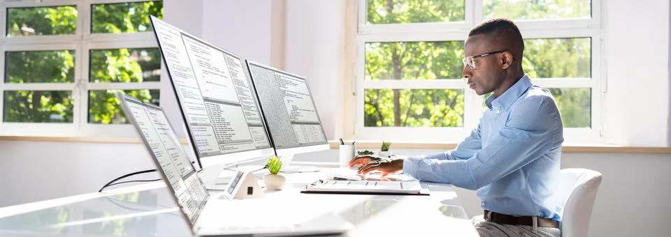 Software developer working in office Foto stock