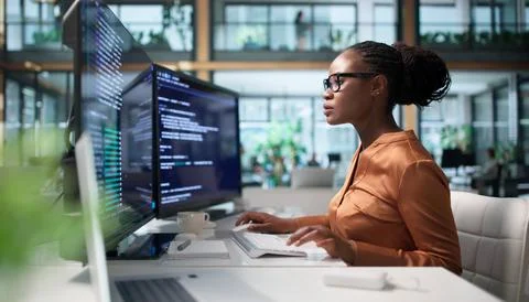 Software Developer Writing Secure Code Using Cloud Tools On Laptop. Foto stock