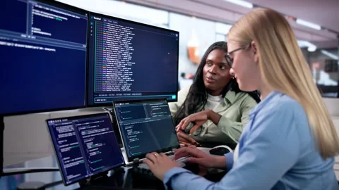 Software Developers Collaborate Remotely Using Cloud-based Coding Environments 스톡 동영상 343885083