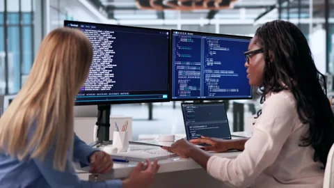 Software Developers Collaborate Using Cloud-based Coding Tools 스톡 동영상 343884748