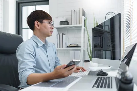 Software development concept, Male programmer check website programming on sm 스톡 사진