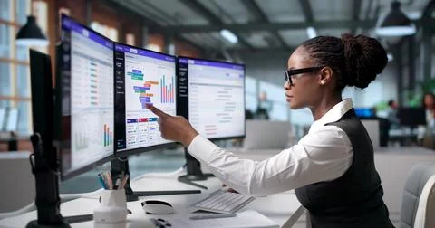 Software Engineer Analyzing Split Test Data To Optimize Website Conversion Ra Stock-Fotos