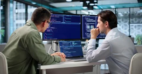 Software Engineer Coding Secure Algorithms While Collaborating At Desk. Stock-Fotos