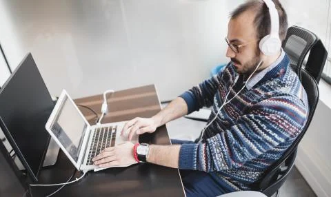 Software engineer programming in office 스톡 사진