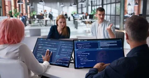 Software Engineers Collaborating Closely On Secure Code Review During Team Me 스톡 사진