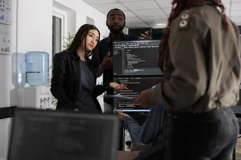 Software engineers collaborating on coding project talking about programming Stockfoto's