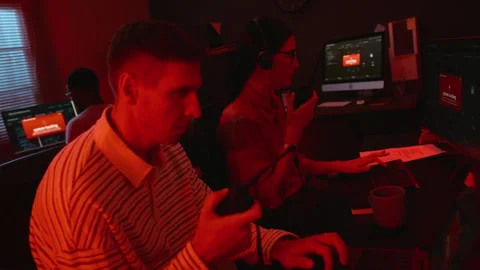 Software Engineers Using Walkie Talkies during Cybersecurity Breach Vídeo Stock 346814831