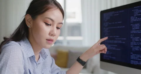 Software freelance engineer can't find solution solving coding bug. 動画素材 177456820