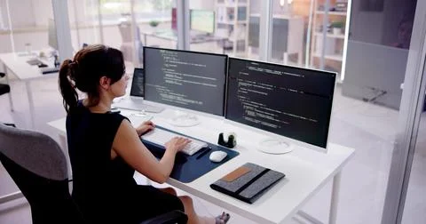 Software Programmer Or Coder Woman Stockfoto's