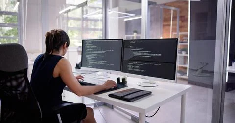 Software Programmer Or Coder Woman Stockfoto's