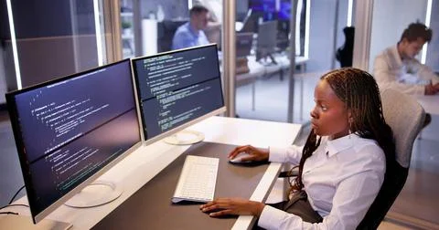 Software Programmer Or Coder Woman Stockfoto's