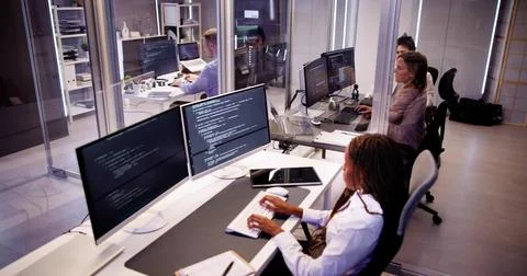 Software Programmer Or Coder Woman Stockfoto's