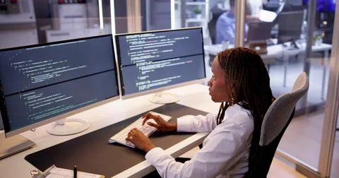 Software Programmer Or Coder Woman Stockfoto's