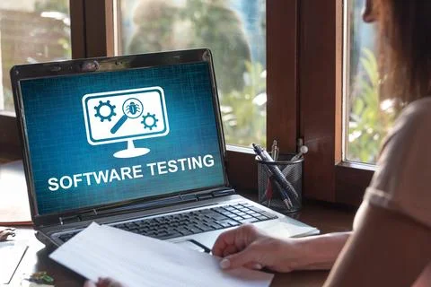 Software testing concept on a laptop screen 库存照片