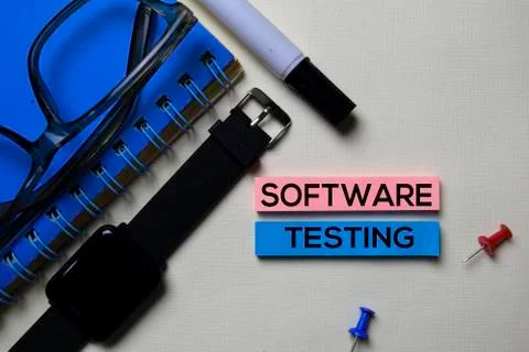 Software Testing text on sticky notes isolated on office desk 스톡 사진