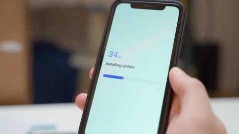Software update installing on smartphone from zero to completed. Update 스톡 동영상 342735219
