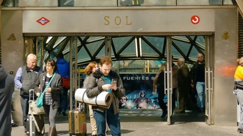 Sol Metro Stop -01 Vídeos de archivo 79070065