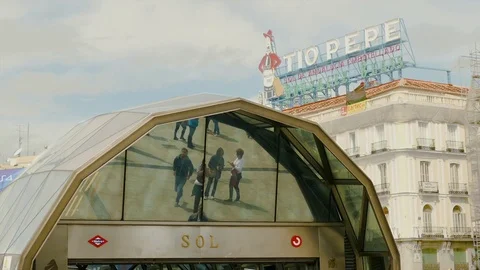 Sol Metro Stop - 2 Vídeos de archivo 80178866