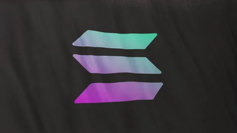 SOL Solana Coin icon logo on full-frame grey flag loop banner background Vidéo 163940671