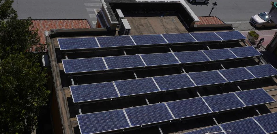 Solar array on a flat roof. 스톡 사진
