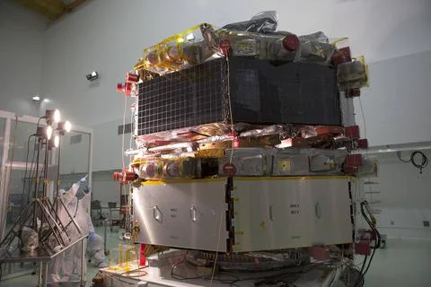 A solar array illumination test is performed on the upper stack of the Mag... 스톡 사진