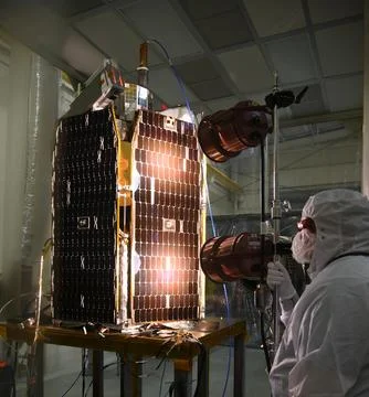 A solar array illumination test is performed on NASA's Ionospheric Connecti.. Stockfoto's