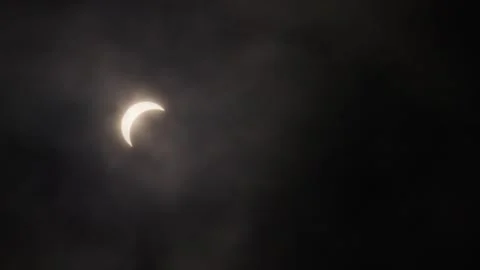 Solar Eclipse 2024 handheld footage with moving clouds in foreground. Stock-Footage 271304100