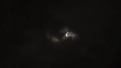 Solar Eclipse 2024 handheld footage with moving clouds in foreground. Stock-Footage 271304117