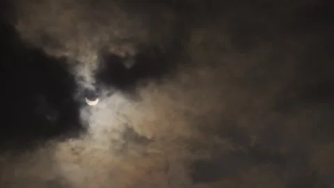 Solar Eclipse 2024 handheld footage with moving clouds in foreground. Видео 271304122