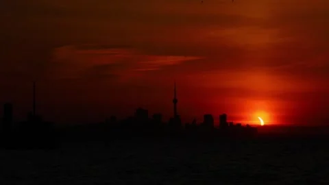 Solar eclipse dawn in downtown Toronto - big city silhouette - Skyscrapers Video stock 254367162