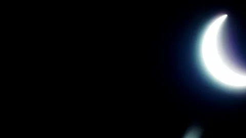 Solar eclipse in the Dubai desert. almost anular, total phase of the Vídeo Stock 135710739