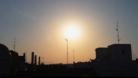 Solar Eclipse Onset Setting Sun Madrid Rooftop Building Silhouette Antennas 스톡 동영상 347673071